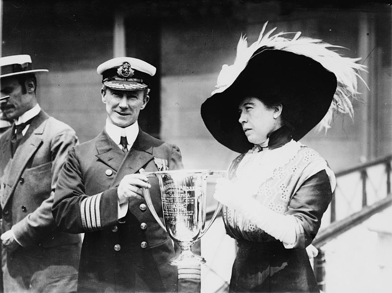 Brown giving an award to Titanic rescuer Captain Arthur Henry Rostron. (Library Of Congress/George Grantham Bain Collection)
